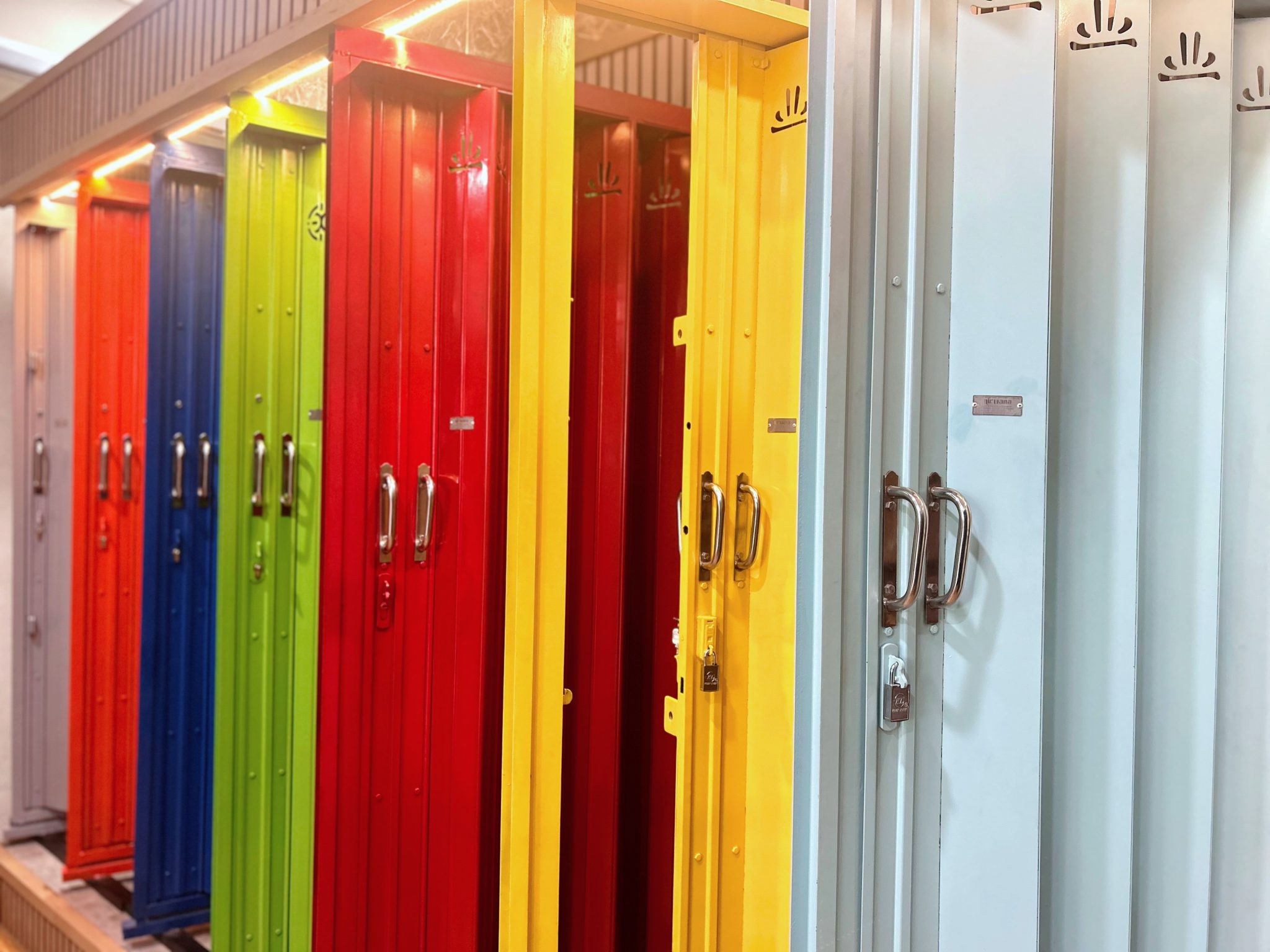 pintu besi