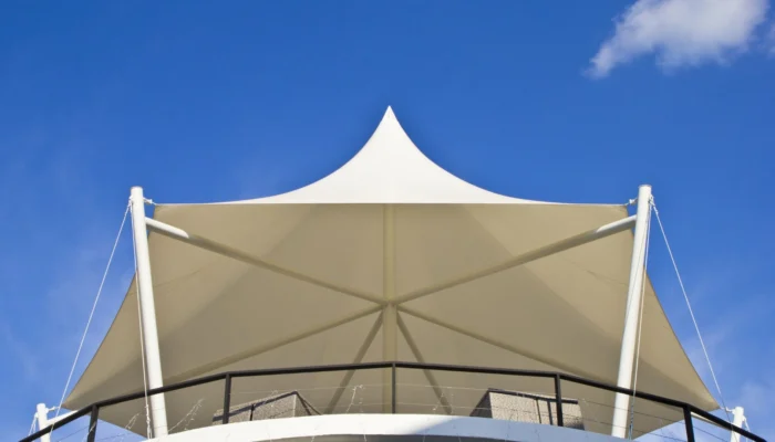 Kanopi Membrane Rooftop: Solusi Modern untuk Area Atap yang Fungsional dan Estetis